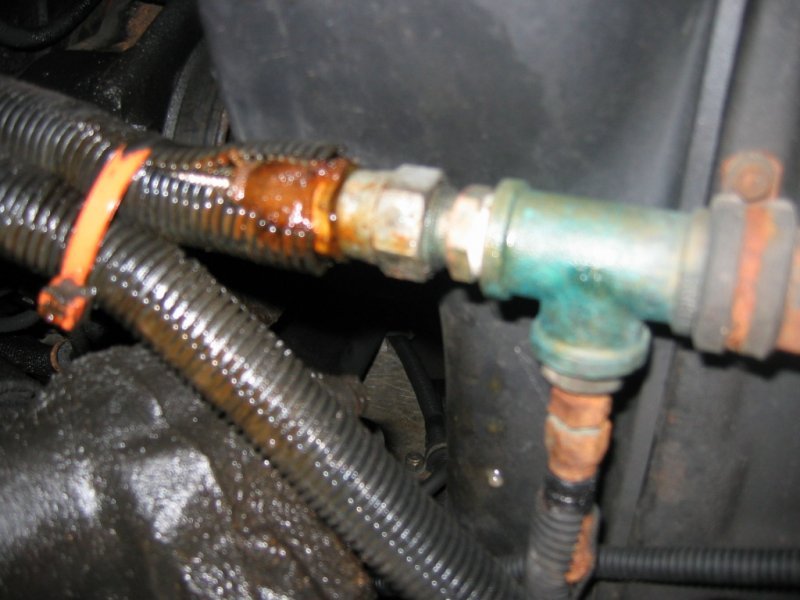 1995 Tahoe oil line leak 003.JPG